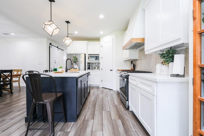 Building Photo - 1419 Calamian Dr