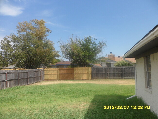 Building Photo - Great Home on the Eastside of Lawton....