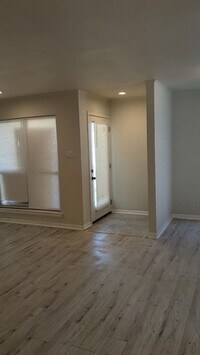 Building Photo - 1005 W MLK #B