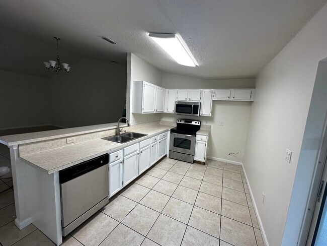 Primary Photo - 9 Plateau Ln