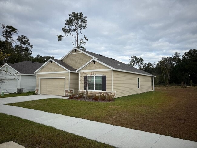 Building Photo - 4 Bedroom 2 Bath Convenient to Everything