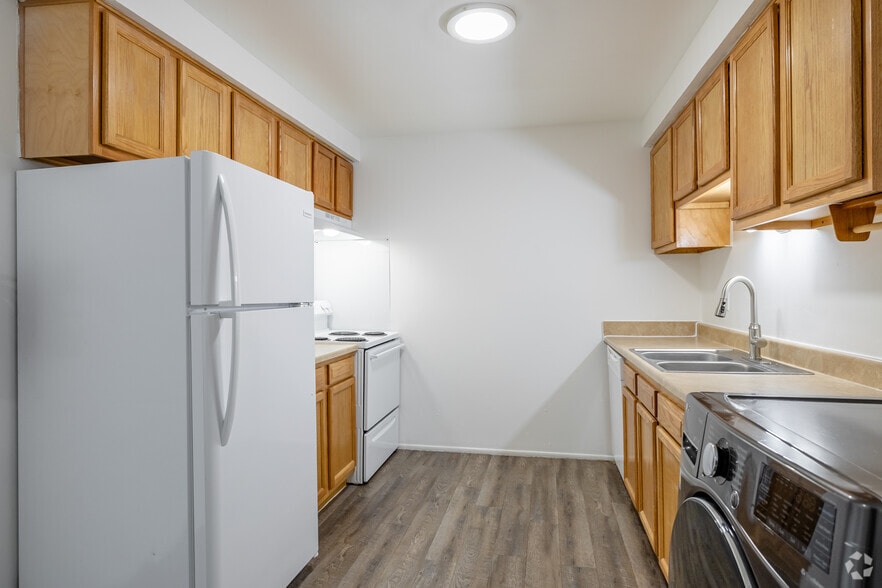 1BR, 1BA - 744SF - Traditional with in unit laundry - The Red Lion