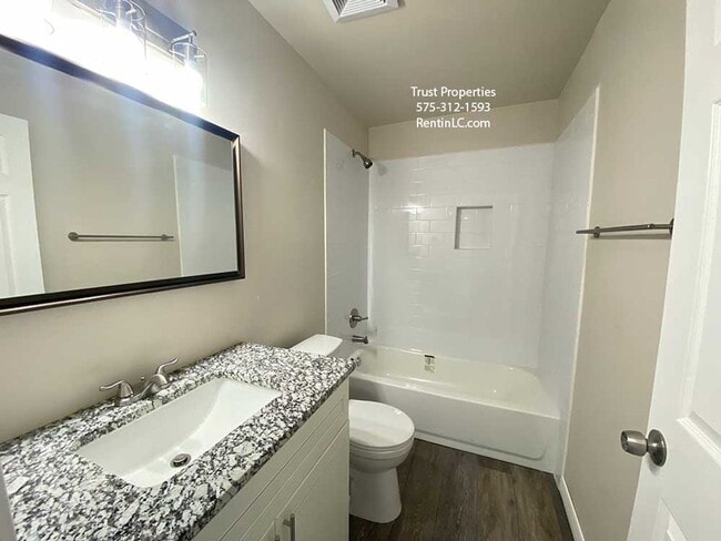 Building Photo - Fully Remodeled SFH