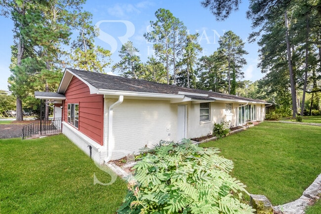 Building Photo - Enjoy one-level living in this 3 bedroom, 2 bathroom ranch-style home