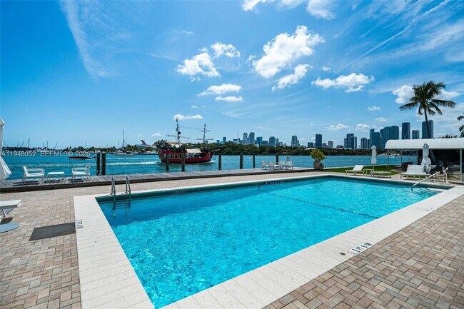 Building Photo - 1130 Venetian Way