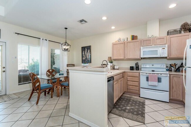 Building Photo - 29 Torrey Pines Dr
