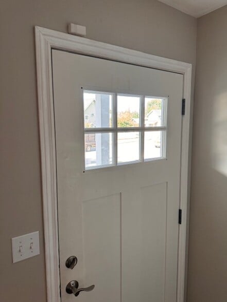 Building Photo - 415 Louis Ln