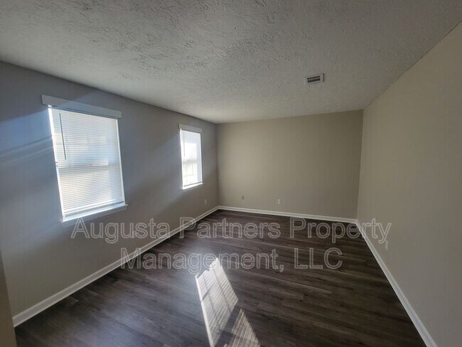 Building Photo - 155 Stoneybrooks Pl