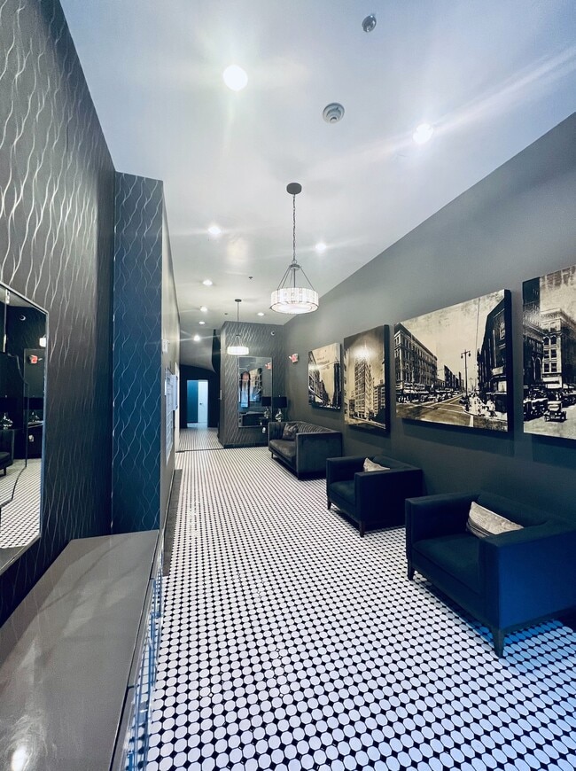 Building Photo - 253 S Broadway