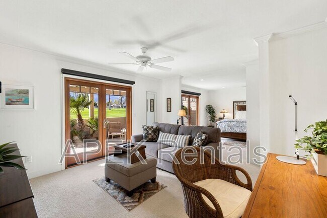 Building Photo - 74939 Vía Lago