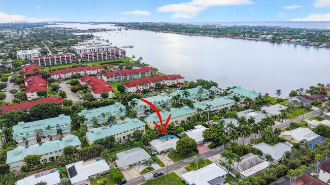 Building Photo - 113 Park Ln E