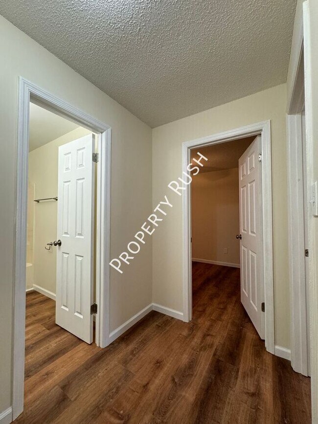 Building Photo - 1511 Rustic Dr