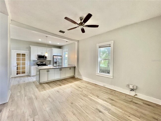 Building Photo - 111 W Amelia Ave