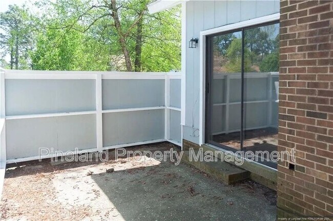 Building Photo - 2012 Lakemeadow Dr
