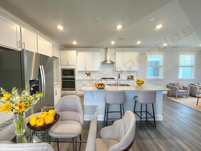Building Photo - Gorgeous 4 Bedroom 3 Bath Home with Fiber ...