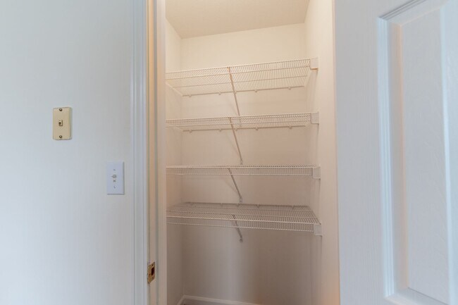 Building Photo - 304-306 Dads Way
