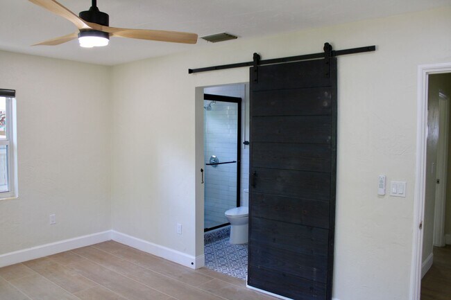 Building Photo - Fully Renovated 3/3 Northwood Home with Gu...