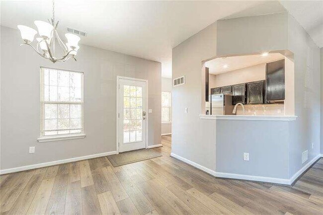 Building Photo - 2716 Lake Park Ridge W