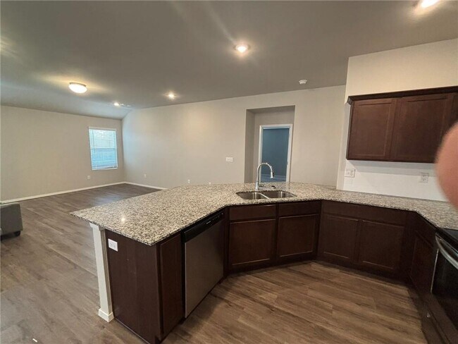Building Photo - 811 Belhaven Rd