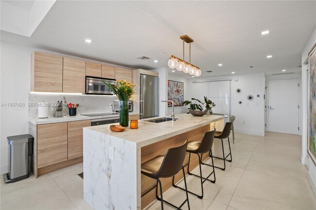 Building Photo - 16385 Biscayne Blvd