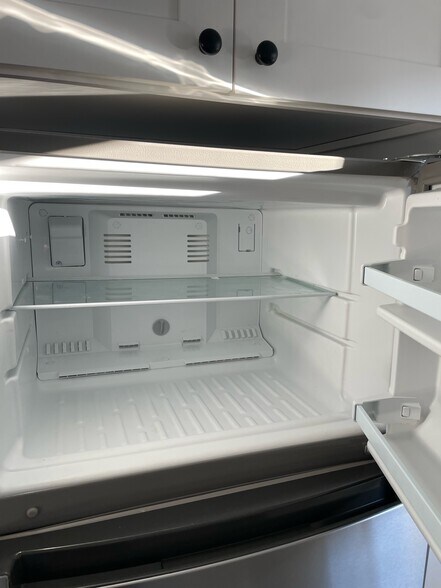 Building Photo - 265 E 69th Way