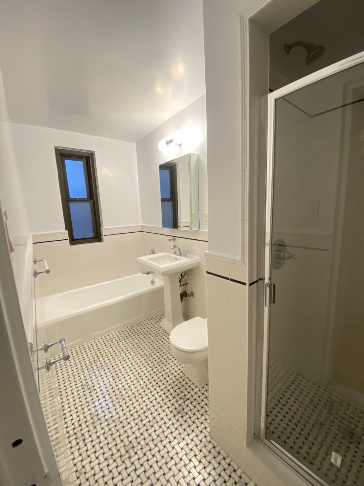 Building Photo - 141 E 56th St