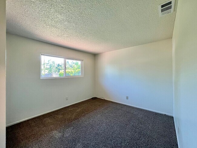 Building Photo - E Street, 1751-1753**