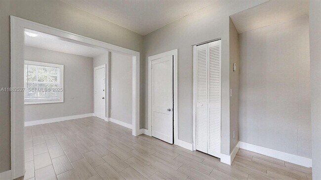 Building Photo - 433 NW 25th Ave