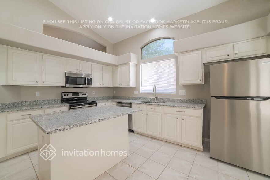 Building Photo - 791 E Glenmere Dr