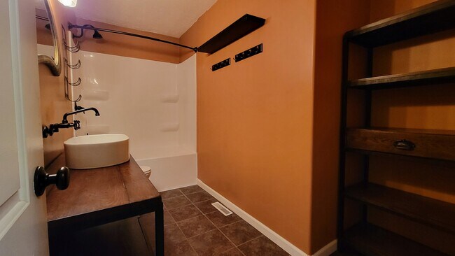 Building Photo - Josephine (Millard Highlands South)