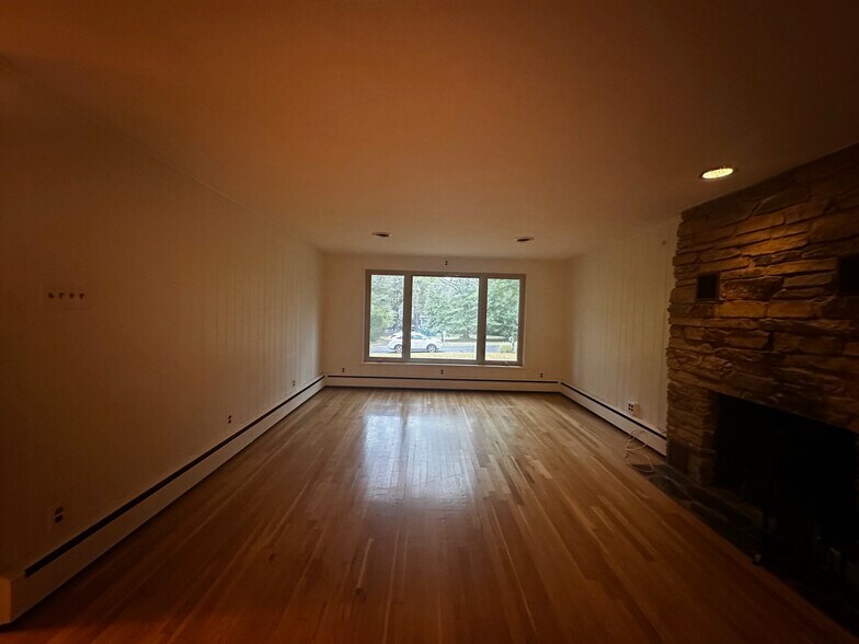 Building Photo - 1 High Acres Dr