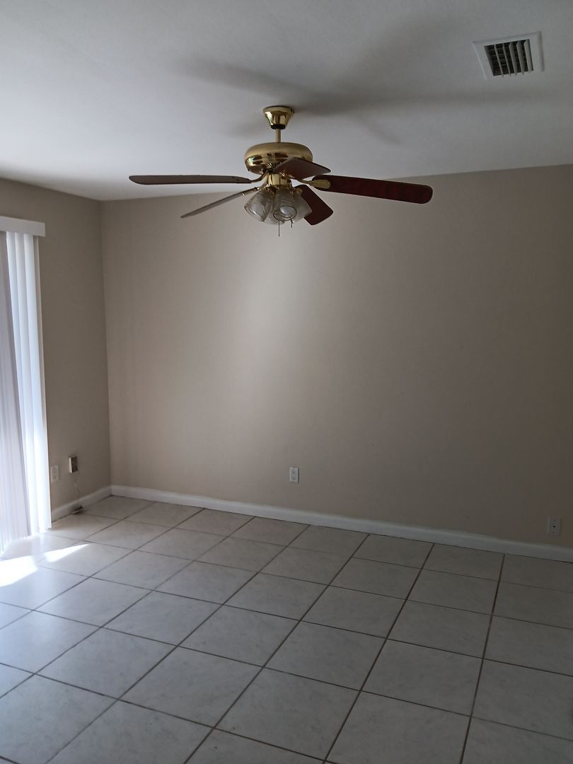 Building Photo - 3/2 Pool home available NOW