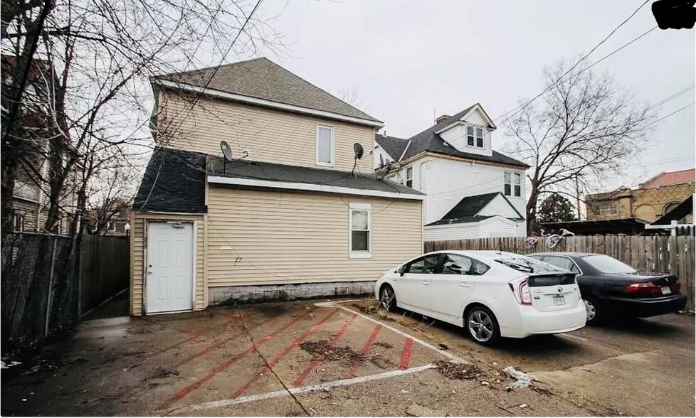 rear entry - 3040 Park Ave