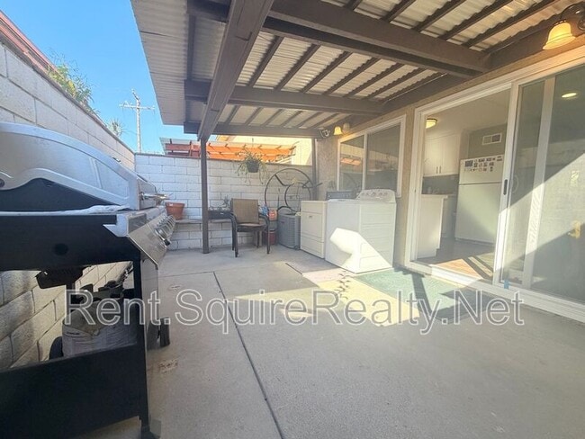 Building Photo - 1149 N Barston Ave