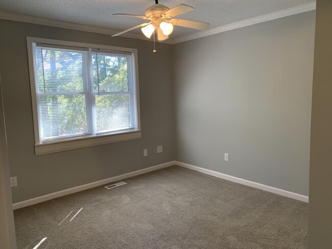 Building Photo - 921 Hurricane Ct