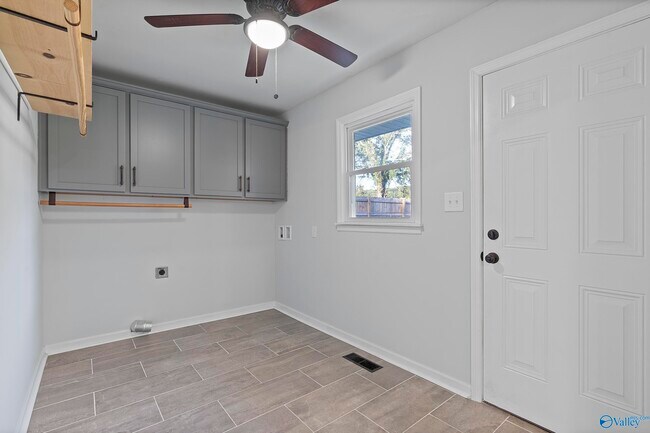 Building Photo - 3311 Beverly Dr SW