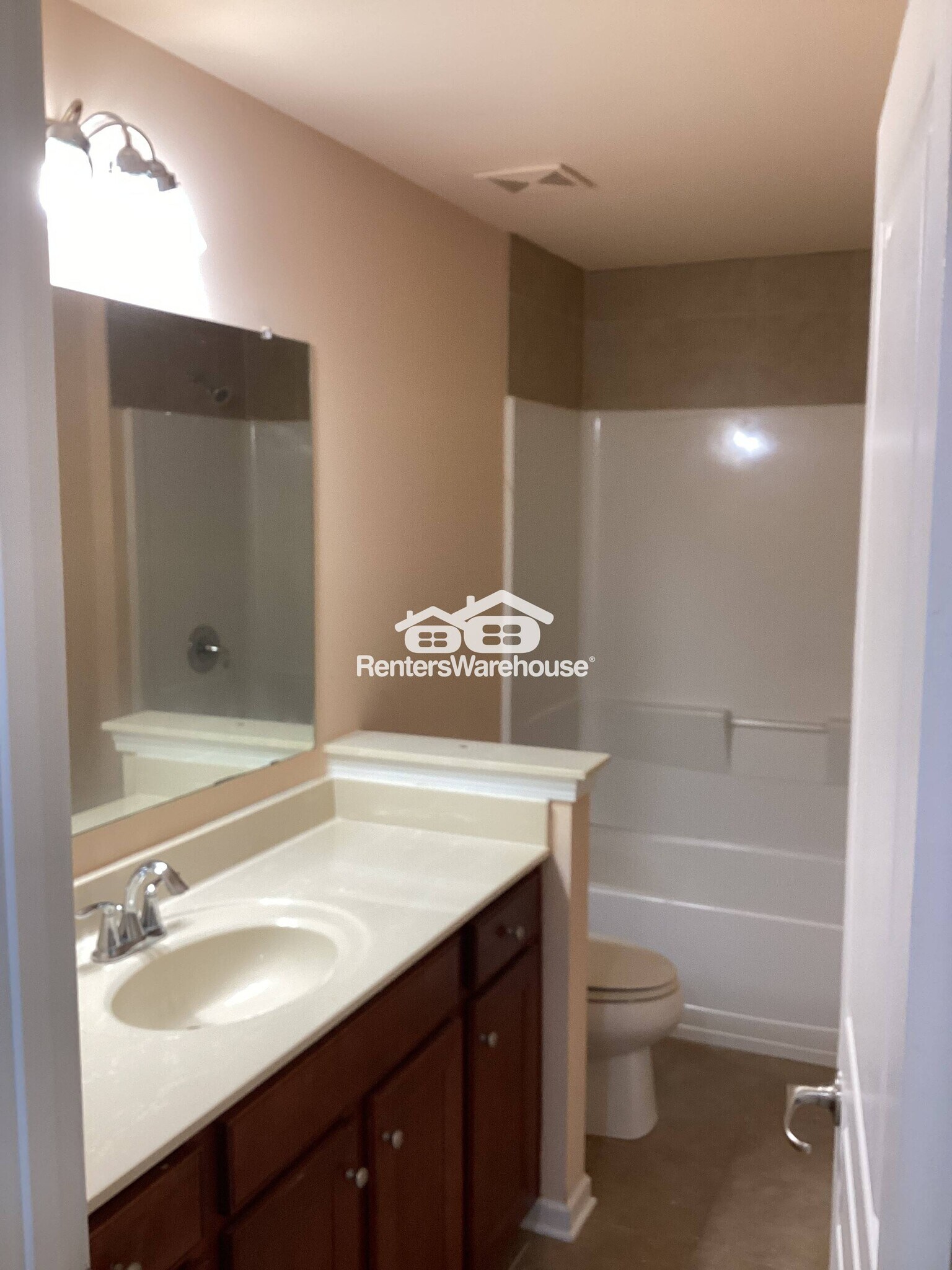 Building Photo - 4470 Hedgewood Dr