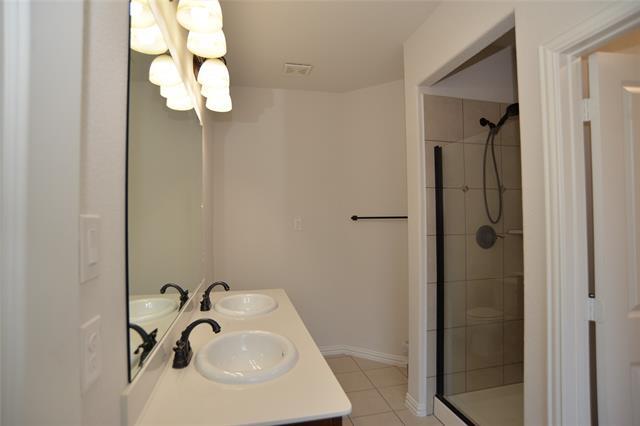 Building Photo - 213 Emerald Creek Dr