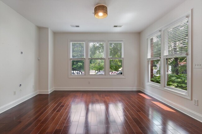 Building Photo - Germantown Modern Living!