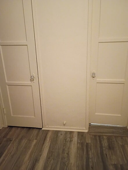 Building Photo - 1040 W 107th St