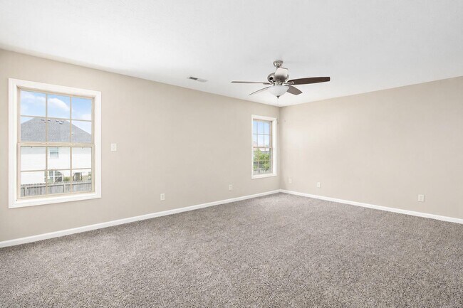 Building Photo - 565 Wellington Gardens Dr