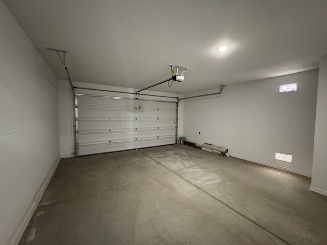 Building Photo - 3 bed 2.5 bath brand new home