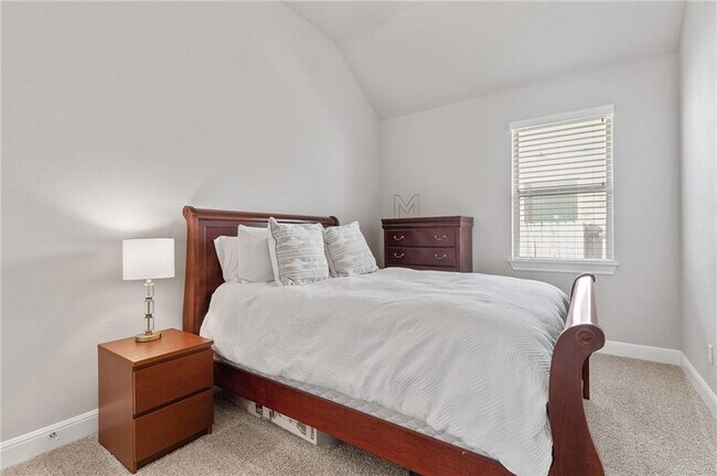 Building Photo - 2925 Mossy Springs Dr