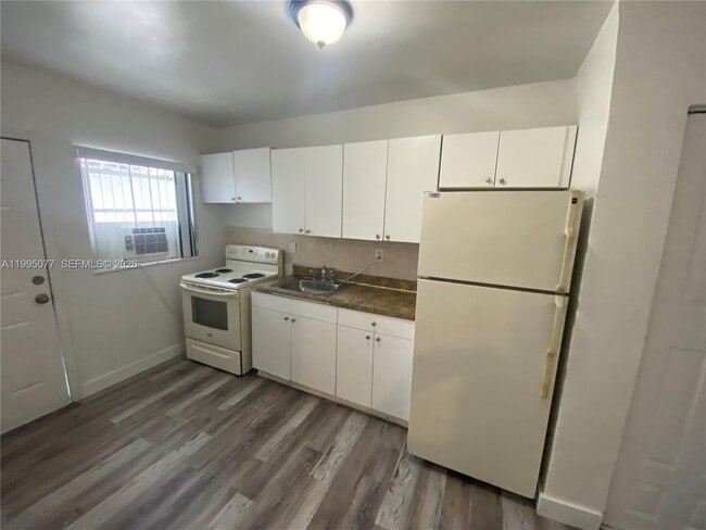 Building Photo - 5905 NW 3rd Ave