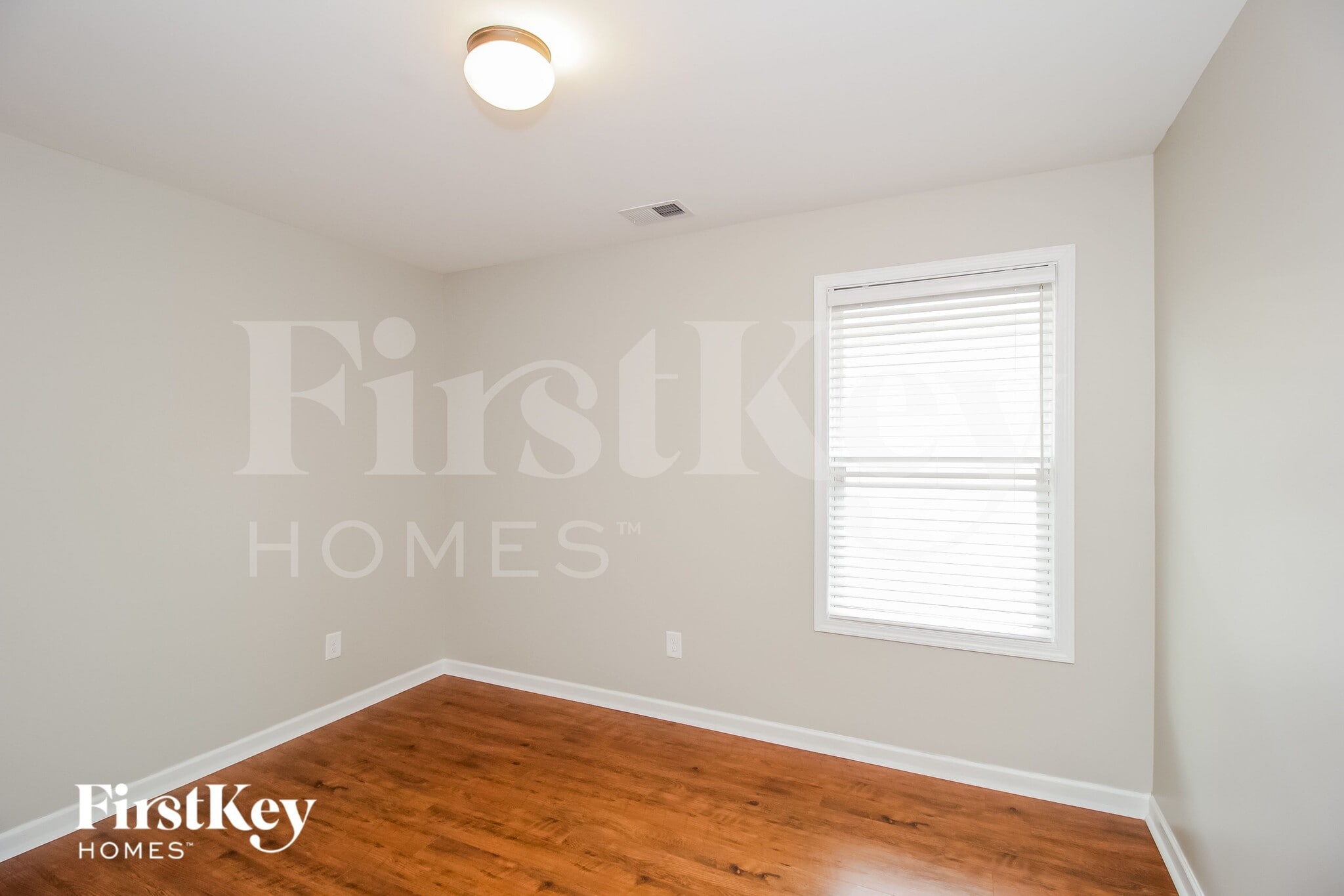 Building Photo - 20 Oakbrook Dr