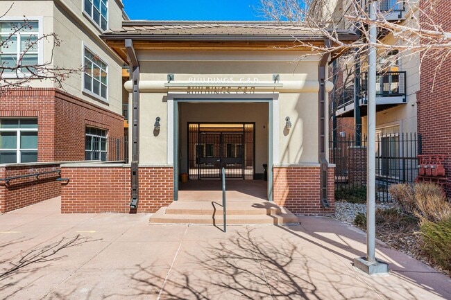 Building Photo - Penthouse level Condo in Greenwood Village!