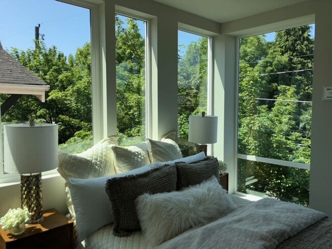 Building Photo - Gorgeous Townhome in Sunny Judkins Park-25...