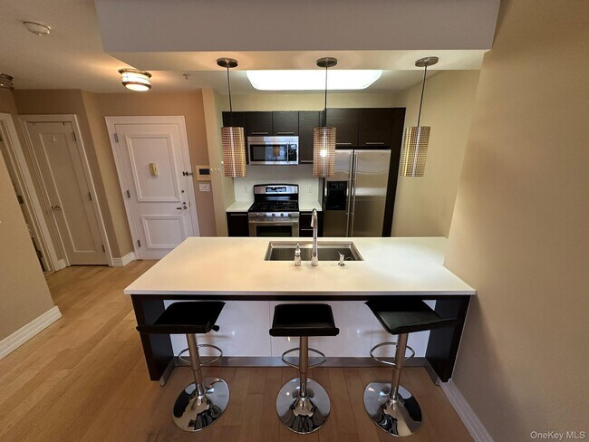 Building Photo - 64-05 Yellowstone Blvd