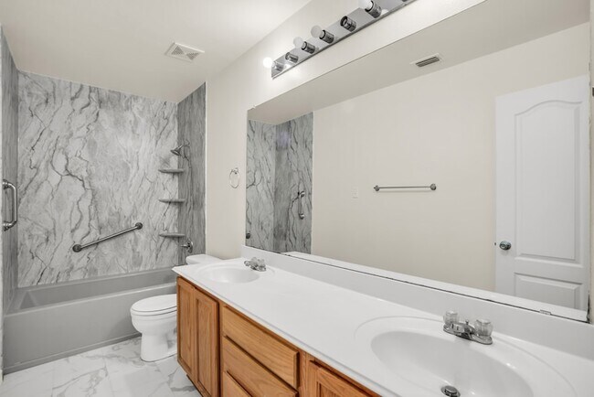 Building Photo - 2005 Ridgeview Ct