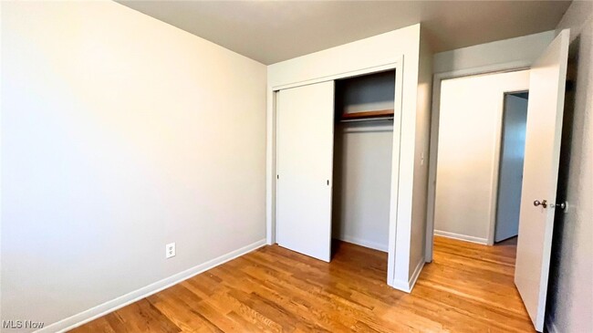 Building Photo - 6036 Tam O Shanter Dr